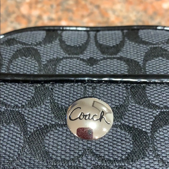 Authentic Coach Phone Wristlet - Picture 3 of 7